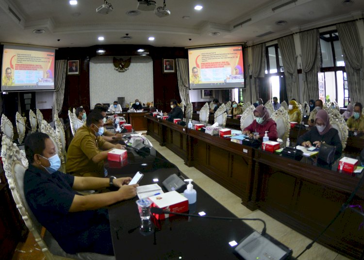 Rakor PPKM di ruang sidang Wali Kota Surabaya/RMOLJatim