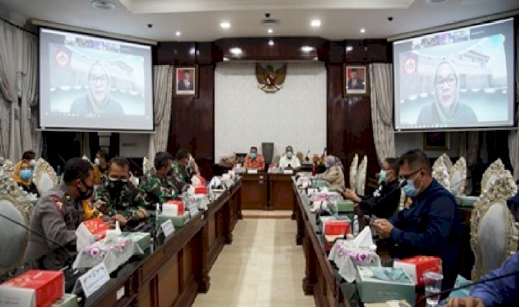 Rakor Satgas Percepatan Penanganan Covid-19 Kota Surabaya tentang rencana Kebijakan Pengetatan Secara Terbatas Kegiatan Masyarakat dari pemerintah pusat/RMOLJatim