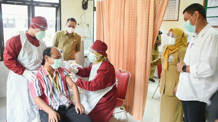 Walikota Kediri Abdullah Abu Bakar