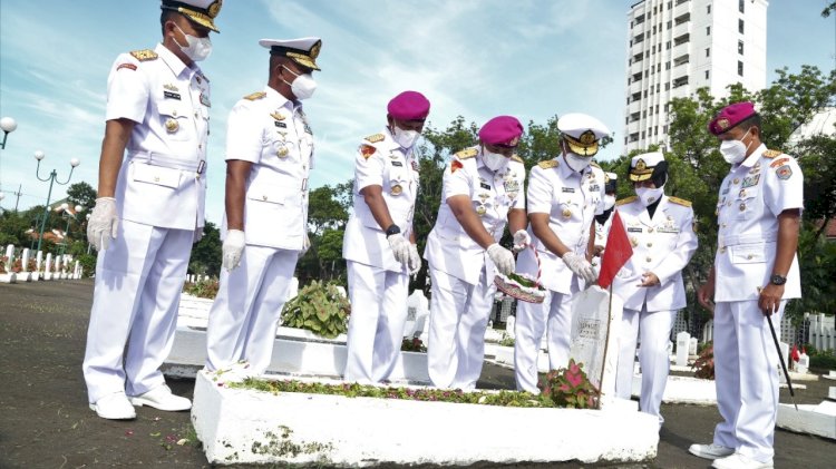 Kepala Staf Koarmada II Pimpin Ziarah Tabur Bunga Dalam Rangka Hari Dharma Samudera Tahun 2021