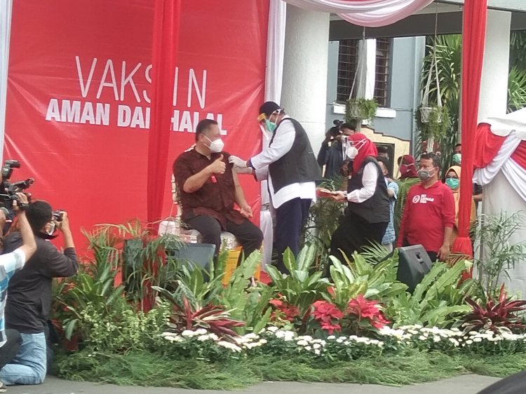 Di meja kedua untuk tahapan skrining atau pemeriksaan kesehatan, tekanan darah Whisnu Sakti Buana tak normal/RMOLJatim