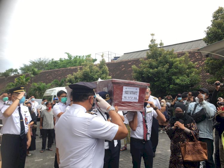  Almarhum Fadly Satrianto tiba di rumah duka di Jalan Tanjung Pinang, Perak, Surabaya/RMOLJatim