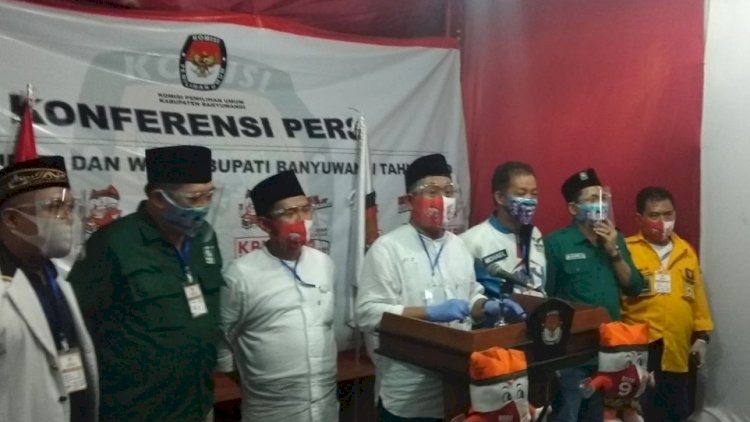 Yusuf-Riza bersama para Ketua Partai Pengusung di KPU Banyuwangi/RMOLJatim