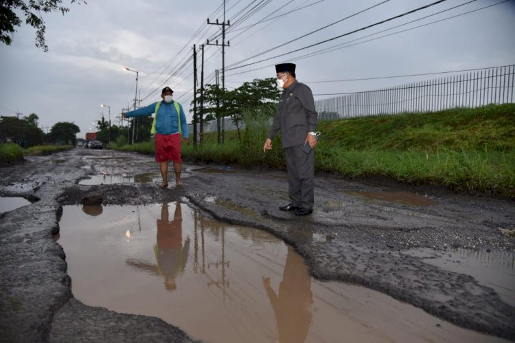 Pj Bupati Sidoarjo, Hudiyono saat melakukan sidak/RMOLJatim