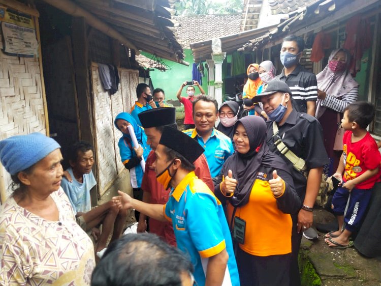 suasana penyerahan bantuan/RMOLJatim