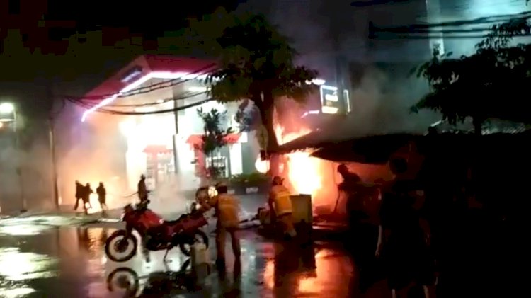 Tangkapan layar kebakaran di SPBU Margomulyo