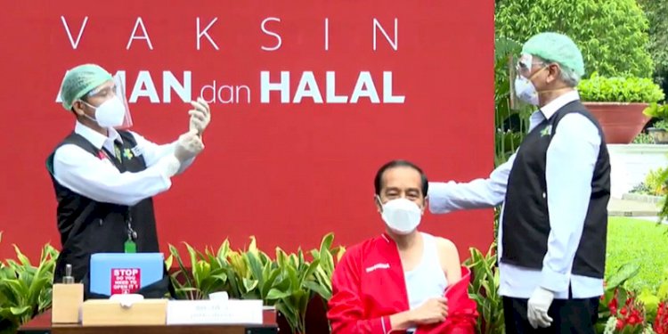 Presiden Joko Widodo saat disuntik vaksin Sinovac untuk dosis kedua/Net