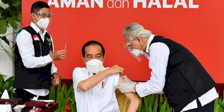 Presiden Joko Widodo ketika menerima suntikan pertama vaksin Covid-19/Net