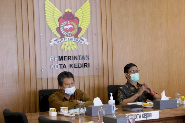 Sekda dan Kepala Inspektorat Pemkot Kediri saat virtual metting bersama KPK/RMOLJatim