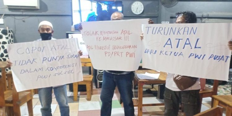 Aksi penolakan terhadap Ketua PWI Pusat Atal S. Depari di Makassar/Net