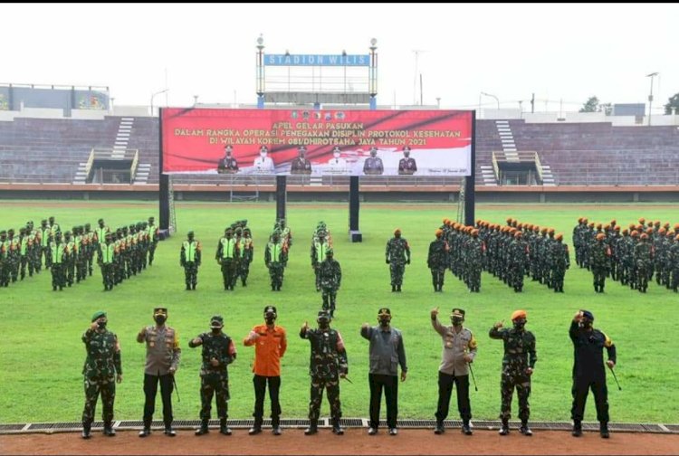 Giat apel gelar pasukan operasi penanganan Covid-19 di wilayah Korem 081/Dirotsaha Jaya di Stadion Wilis Kota Madiun 