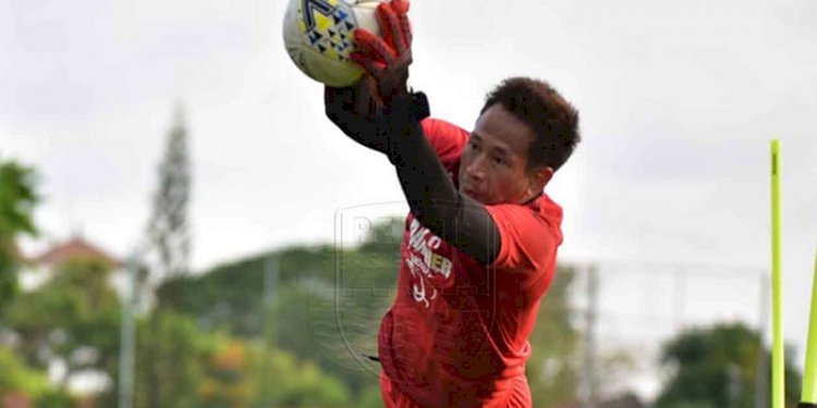 Kiper Persib Bandung, I Made Wirawan, sudah sangat rindu kembali merumput/Persib