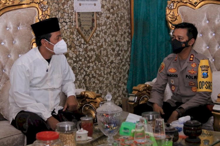 Kapolres Madiun AKBP Bagoes Wibisono saat sambangi ketua PCNU kabupaten Madiun KH Ahmad Mizan Bashari