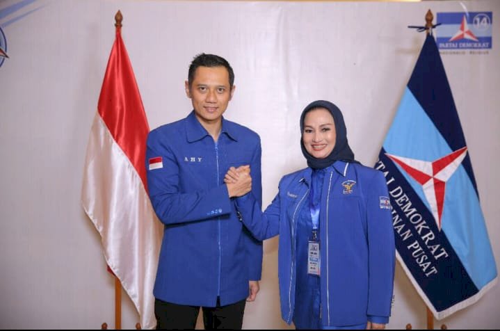 Lucy Kurniasari bersama Agus Harimurti Yudhoyono/ist