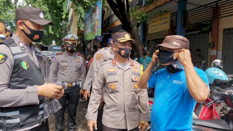 Kapolres Probolinggo, saat memantau kondisi penerapan protokol kesehatan. /RMOLJatim