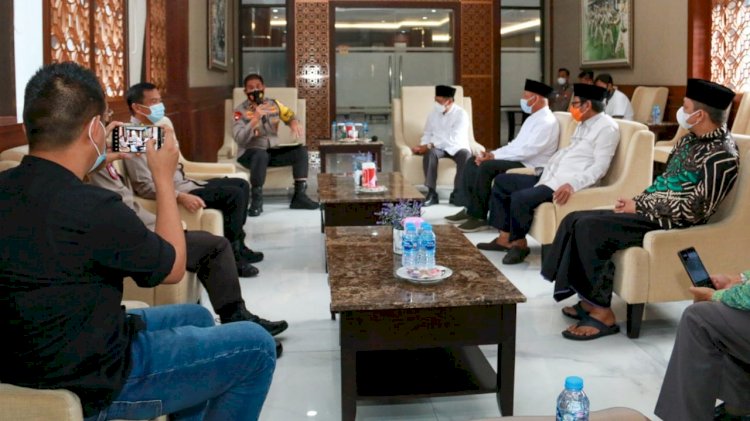 Wakapolda Jatim menerima audiensi Dewan Masjid Indonesia.   