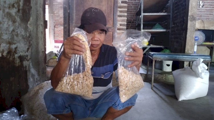Pono perajin tempe di kota Madiun