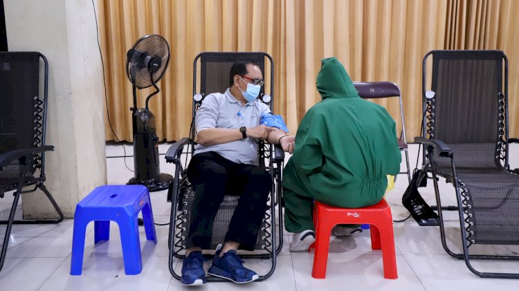 ASN Pemkot Surabaya saat donorkan plasma konvalesennya/RMOLJatim