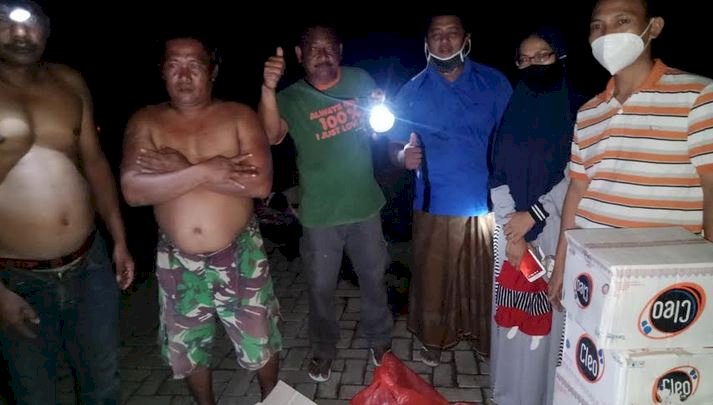 Para guru honorer di Jombang salurkan bantuan bagi korban banjir/RMOLJatim