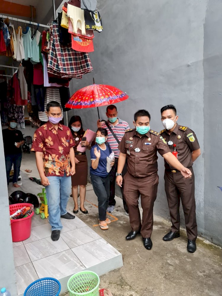 Yani Uti Puspita ditangkap tim tabur Kejari Tanjung Perak/RMOLJatim