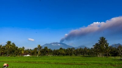 Erupsi Gunung Raung / ist