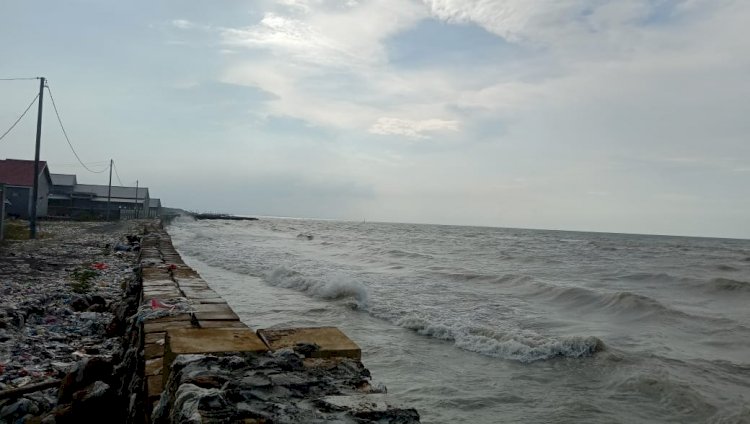 cuaca ekstrim di Pantai Labuhan, Lamongan/RMOLJatim