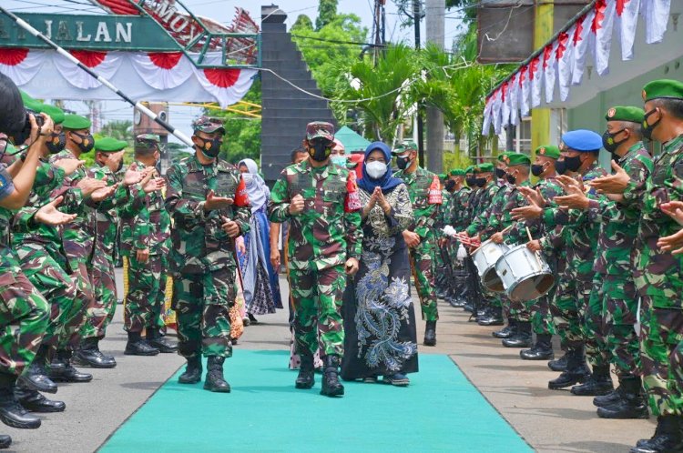 Dandim 0820 Probolinggo saat menyambut Kedatangan Pangdam V Brawijaya/Ist