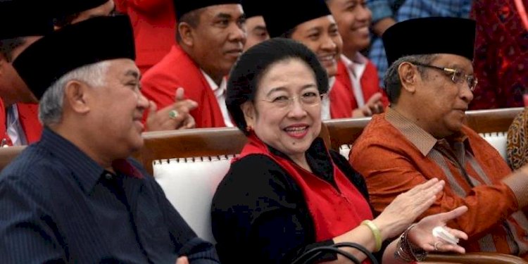 Dua anggota Dewan Pembina Bamusi, Din Syamsuddin dan Said Aqil Siradj mengapit Ketua Dewan Pembina Bamusi, Megawati Soekarnoputri/Net