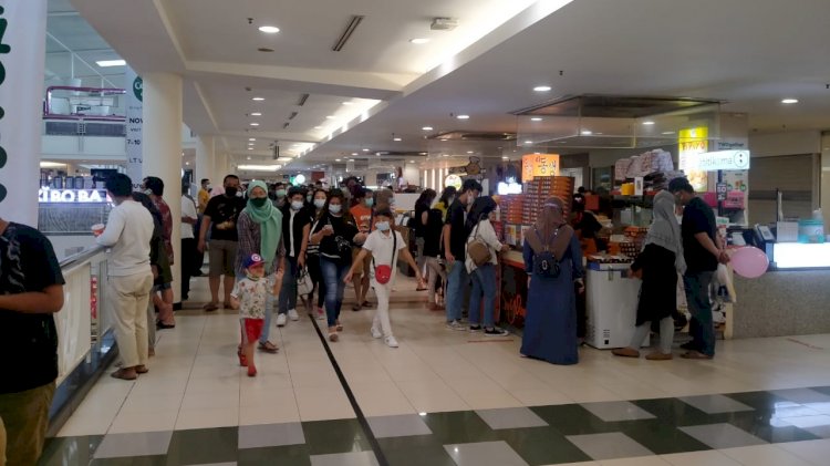 Suasana mall di Surabaya saat PPKM Mikro