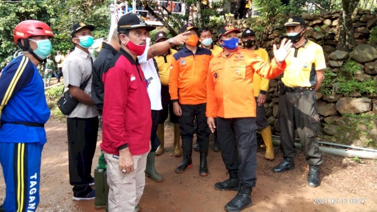 Alat berat dikerahkan ke lokasi longsor / hms SAR