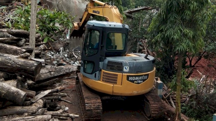 Alat berat dikerahkan ke lokasi longsor / hms SAR