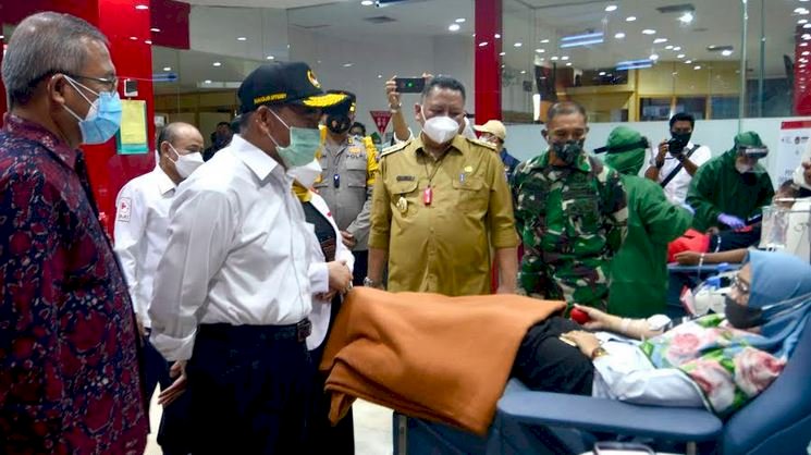 Menko PMK RI meninjau pendonor plasma konvalesen di UDD PMI Kota Surabaya/RMOLJatim