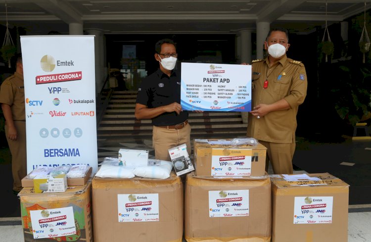 Whisnu saat menerima bantuan dari YPAPK/RMOLJatim