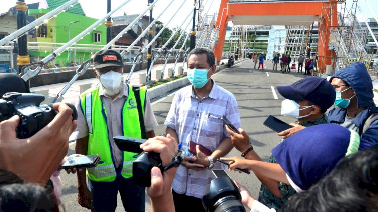 Pakar Teknik Sipil ITS, Prof Dr Ir Putu Raka memastikan Jembatan Joyoboyo memenuhi persyaratan untuk digunakan/RMOLJatim