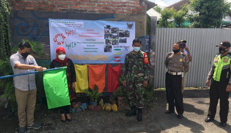 pemasangan bendera Covid-19/RMOLJatim