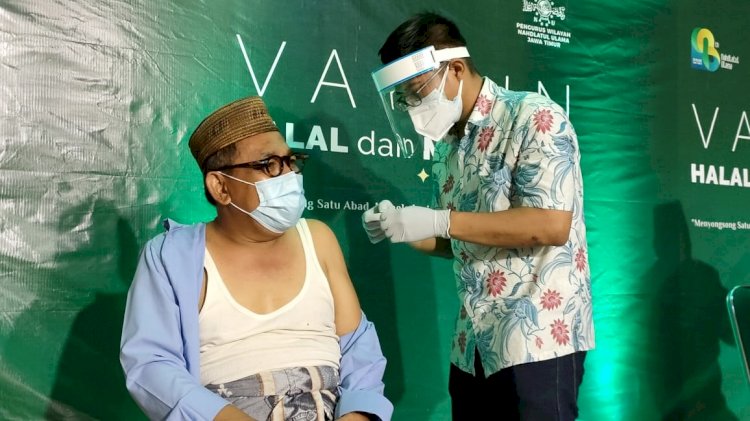 Vaksinasi lansia di PBNU Surabaya