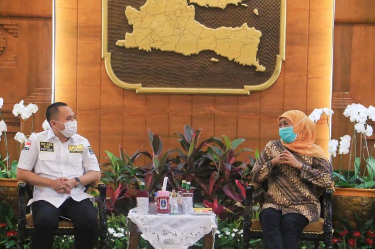 Khofifah dan Ketua HIPMI, Mufti Anam di Gedung Grahadi/RMOLJatim
