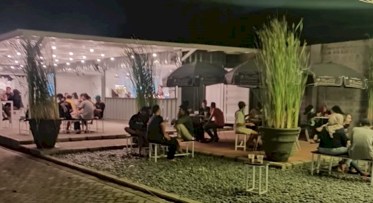 suasana cafe di Surabaya ramai ditengah PPKM MIkro/Ist