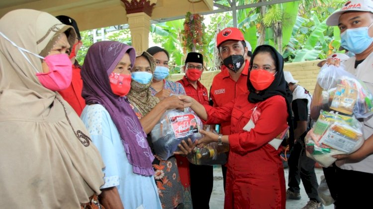 PDIP Jatim banyu dan tinjau daerah bencana