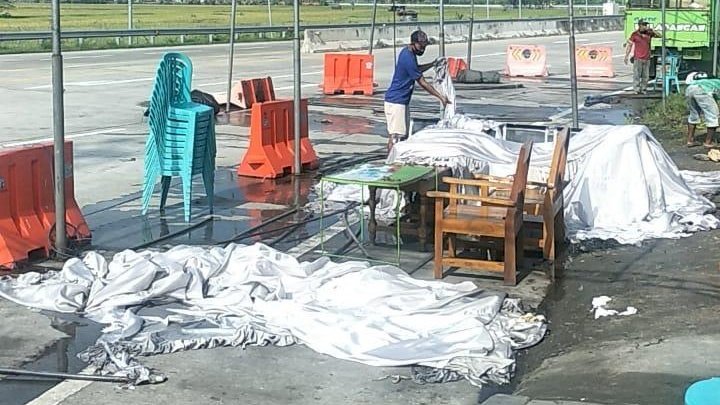 Posko penyekatan pengendalian Covid-19 di exit tol Ngawi dibubarkan