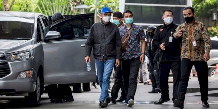 Gubernur Sulsel Nurdin Abdullah (topi biru) saat tiba di KPK/RMOL