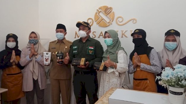 Bupati dan Wakil Bupati Ngawi meresmikan galeri / RMOLJatim