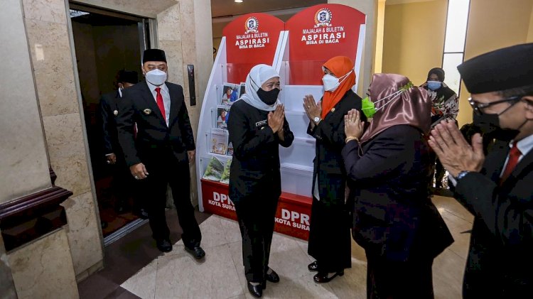 Gubernur Khofifah Indar Parawansa usai menghadiri serah Sertijab Walikota dan Wakil Walikota Surabaya di Gedung DPRD Kota Surabaya/RMOLJatim