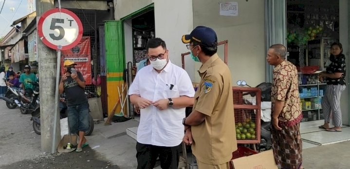 Bupati Kediri Hanindhito Himawan Pramana bersama Kepala Dinas PUPR Kabupaten Kediri Irwan Candra saat sidak/RMOLJATIM