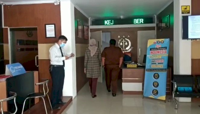 Mantan Bupati Faida saat di Kantor Kejari Jember/Ist