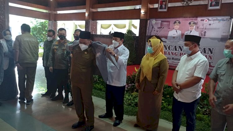 Bupati Gresik, Fandi Akhmad Yani saat membuka donor plasma/RMOLJatim