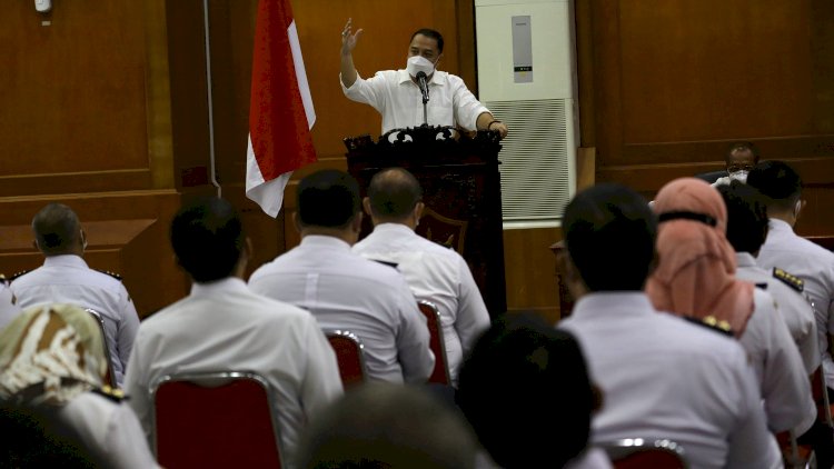 Eri saat memberikan pengarahan pada Lurah dan Camat/RMOLJatim