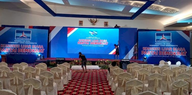 Panggung KLB Partai Demokrat di Hotel The Hill SIbolangit/Net