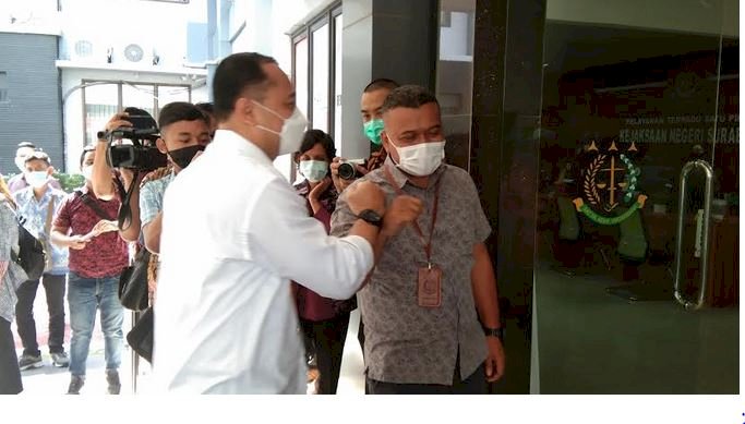 Eri Cahyadi tiba di Kejari Surabaya disambut Kasi Intel/RMOLJatim