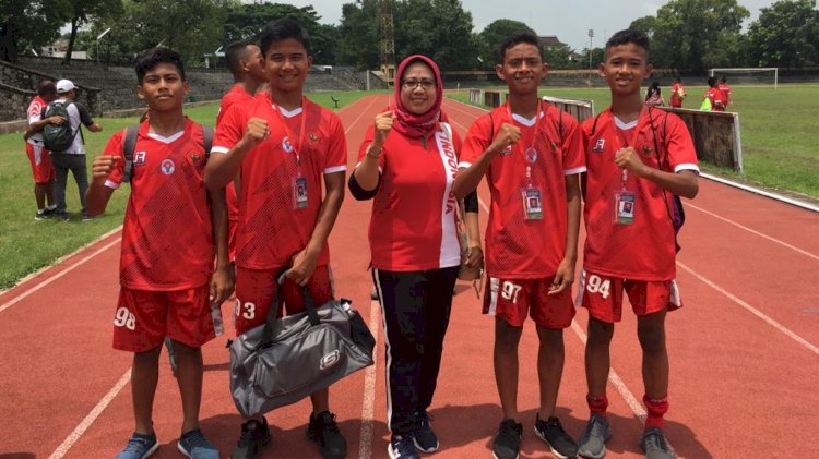 Fetty Fahiya  bersama pemain seleknas